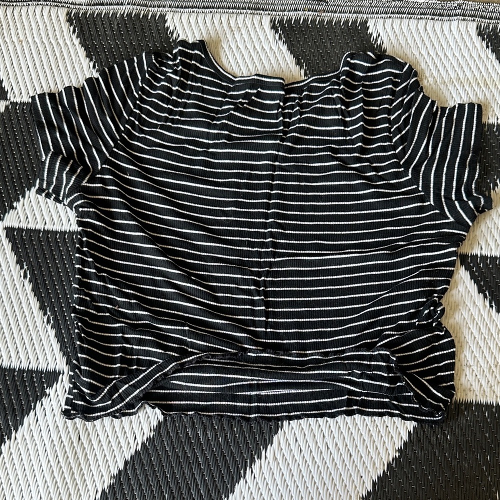 American Eagle Outfitters Black and White Striped Short Sleeve Tee - Picture 5 of 7